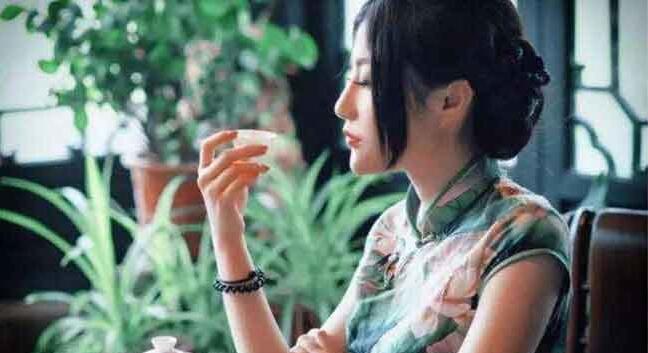 为什么铁观音有很浓药味,为何铁观音有绿的有黑的