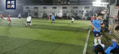 足球场上的飞速狂奔,足球狂奔全场