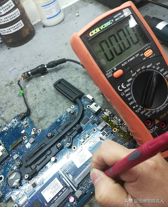 惠普笔记本温控电路,惠普电脑插电和不插电画面