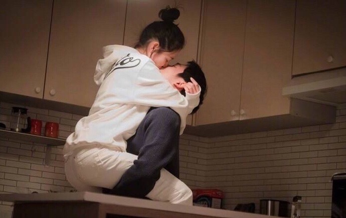 两性健康之口述:姐弟恋,为何男人对姐姐的身体那么迷恋