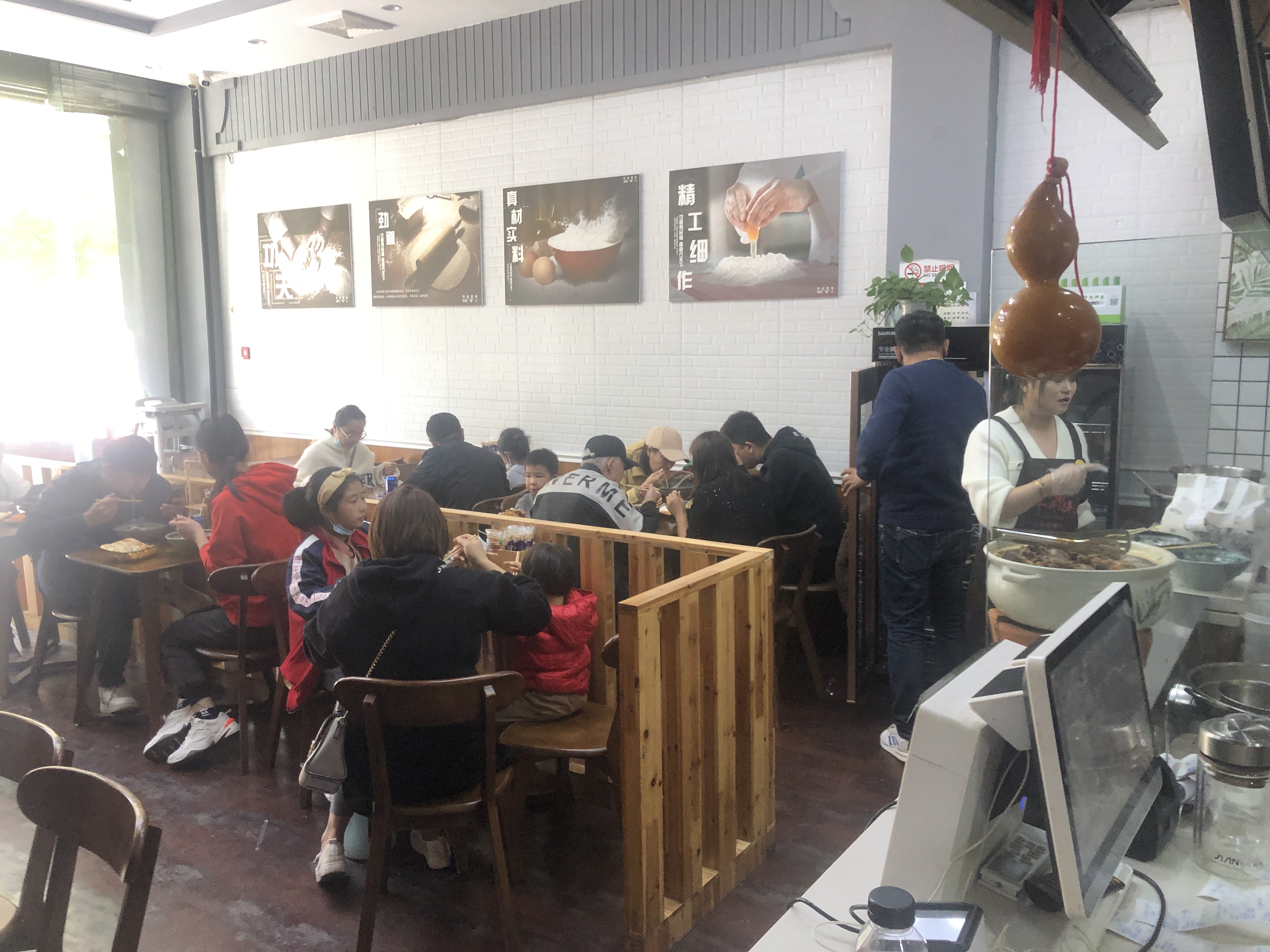 80后大叔辞职摆摊,80后大叔辞职卖小吃