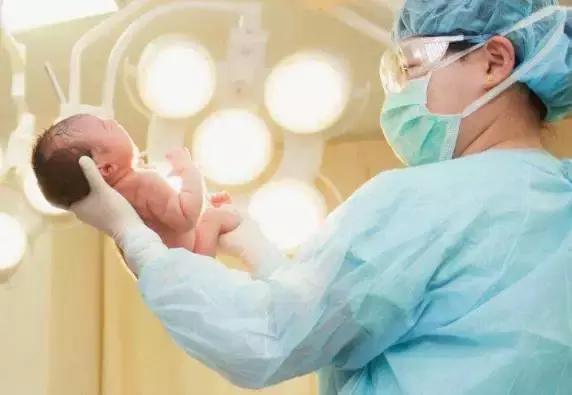 月嫂会帮剖腹产产妇清理恶露吗,月嫂怎样护理产妇按压肚子排恶露