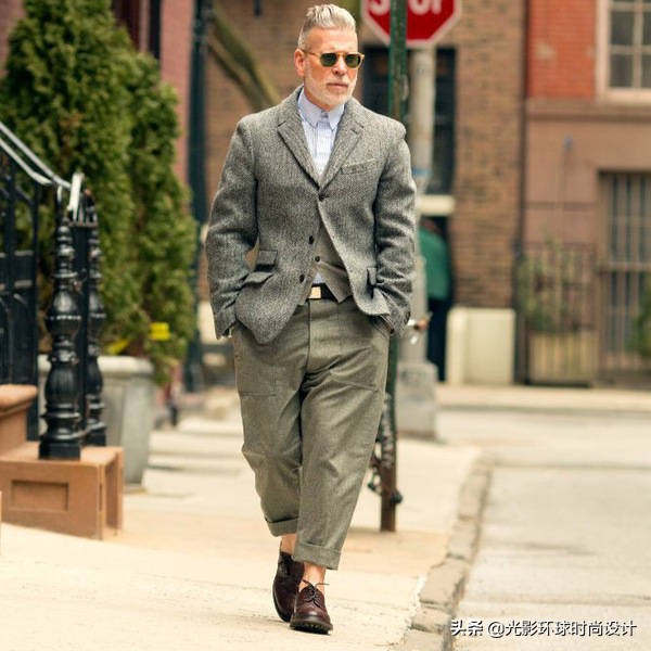 35岁左右男士休闲穿搭简约风格,男士流行的冬季衣服穿搭