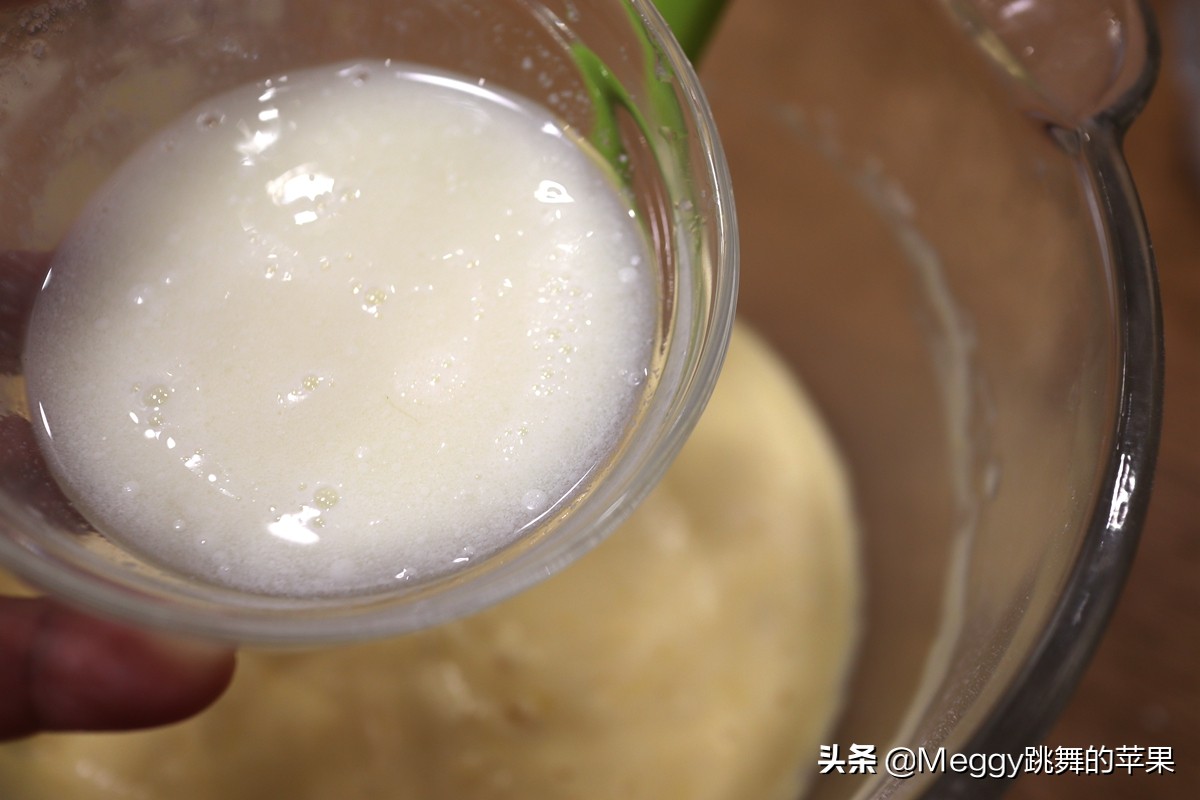 怎么用牛奶不用面粉做蛋糕最简单,五分钟懒人做蛋糕不用牛奶面粉