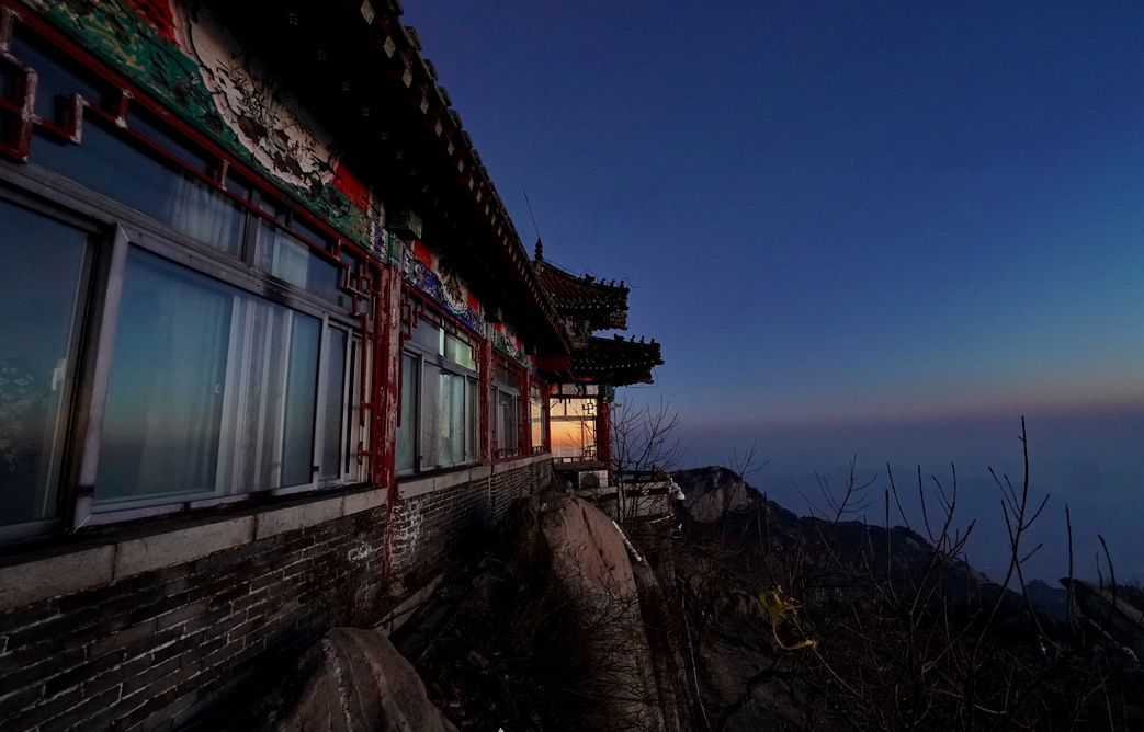 坐绿皮火车去泰山多少钱,坐火车爬泰山要坐到哪里