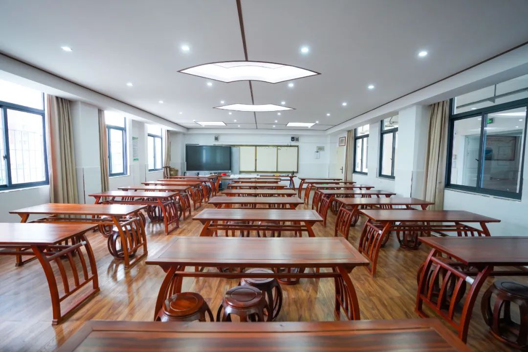 空中田径场的大学,中山市永安中学空中足球场