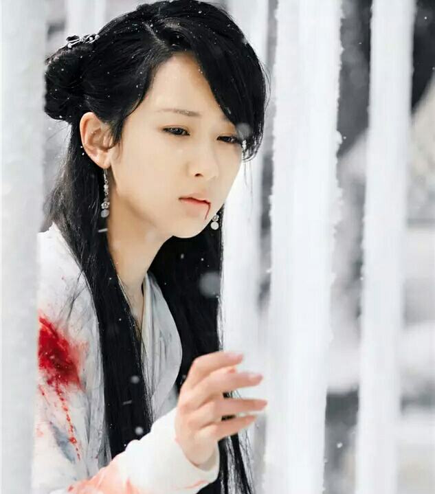 知否？她既是才女，也是官妓，即使被*辱侮**陷害，仍保持着铮铮铁骨