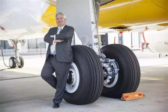 他是史上最牛推销员，平均每天卖2架飞机，退休获赠72亿美元礼物