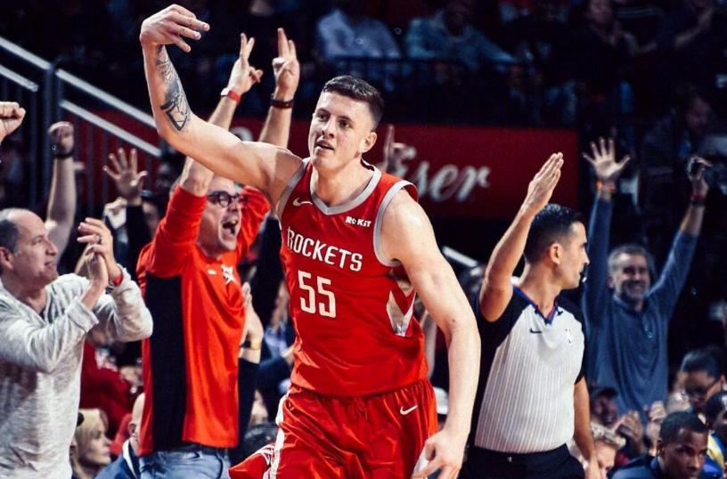 拿着两百万底薪,拿两百块的工资干四百块钱的活