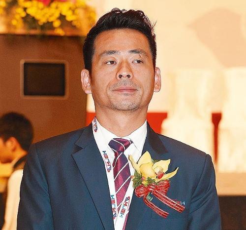 身价百亿的周焯华,周焯华真人照片