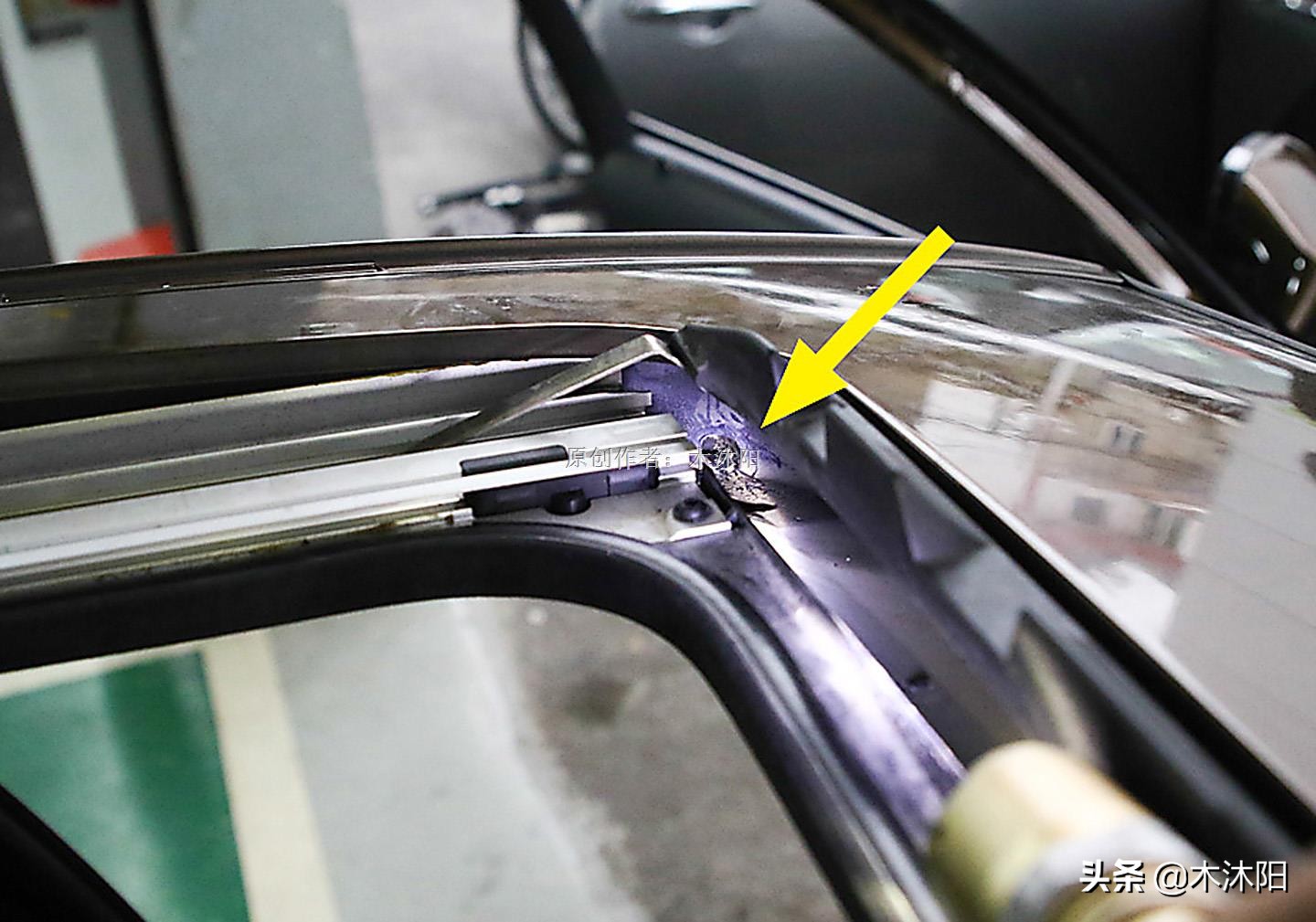 雨天车内出现渗水怎么办?清理排水孔很重要,自己动手能省不少钱