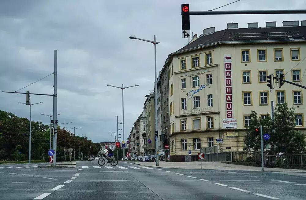 被贴上“蓝色的多瑙河”的标签，这座治愈系的城市，究竟如何？