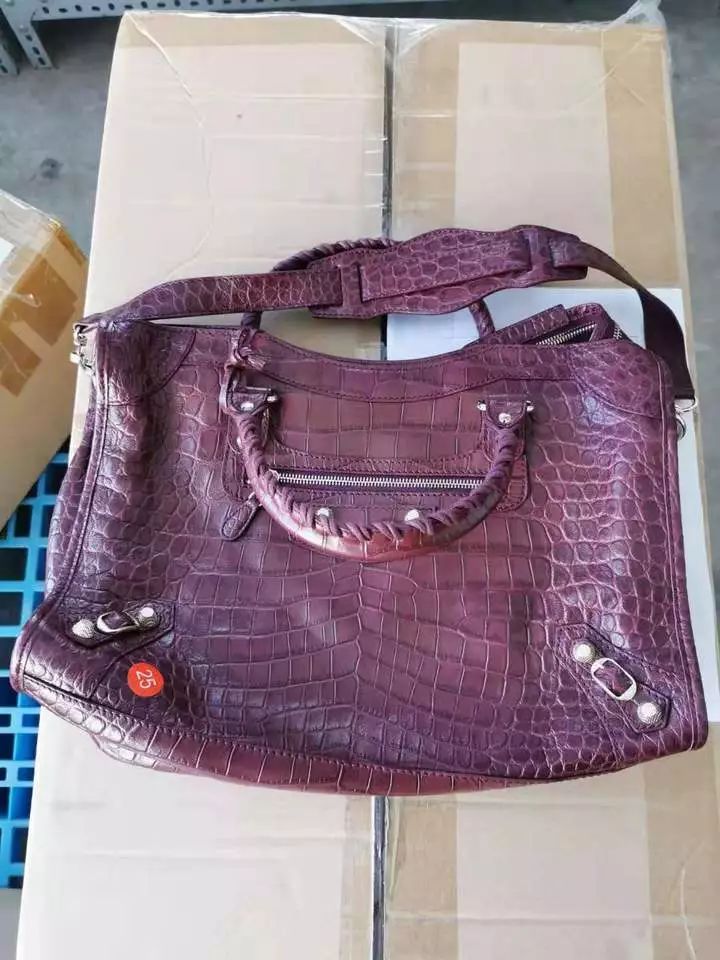 江诗丹顿手表外包装盒子很值钱吗,江诗丹顿手表全套包装