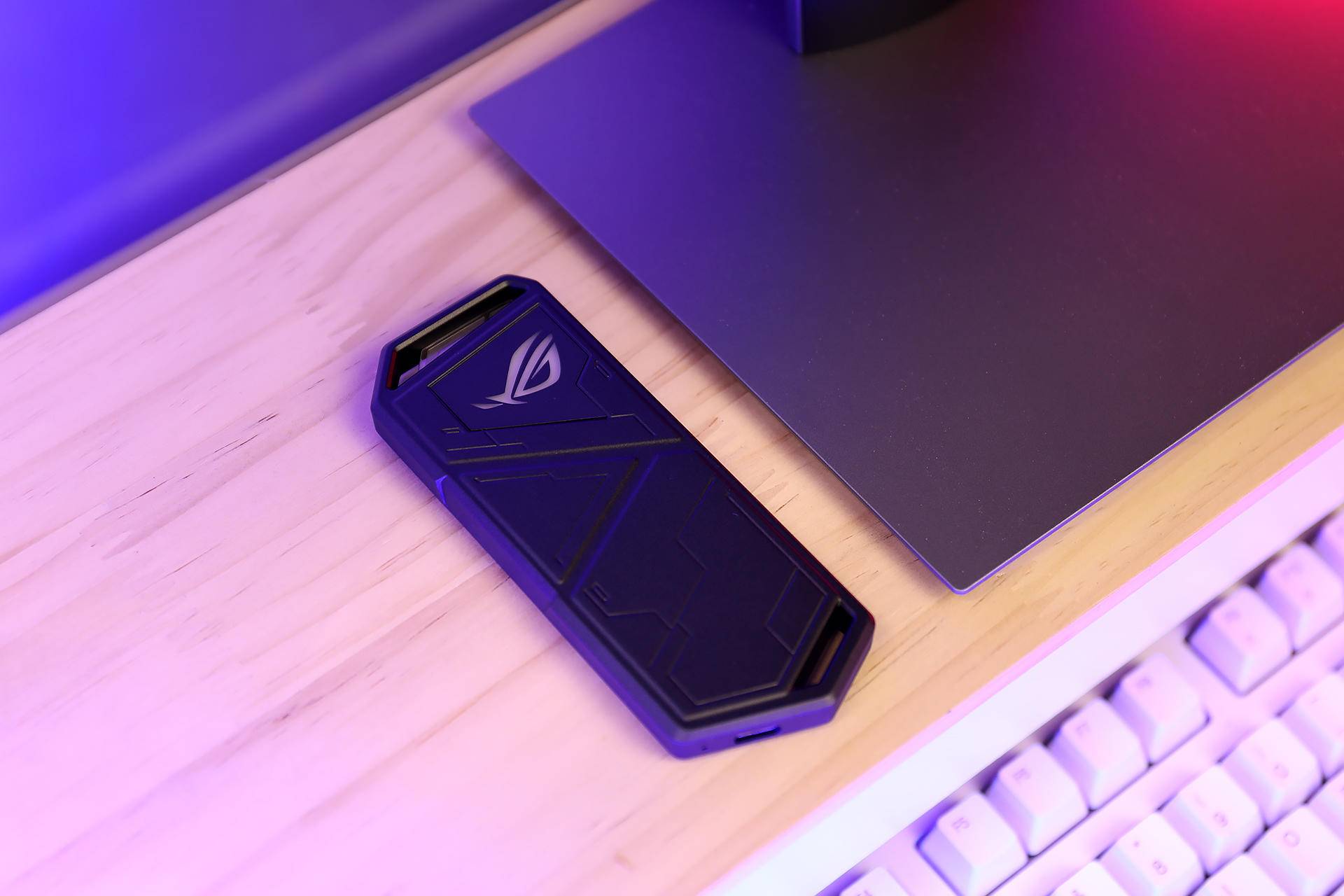 既要高速也要炫酷，ROGSTRIXARION固态硬盘盒评测