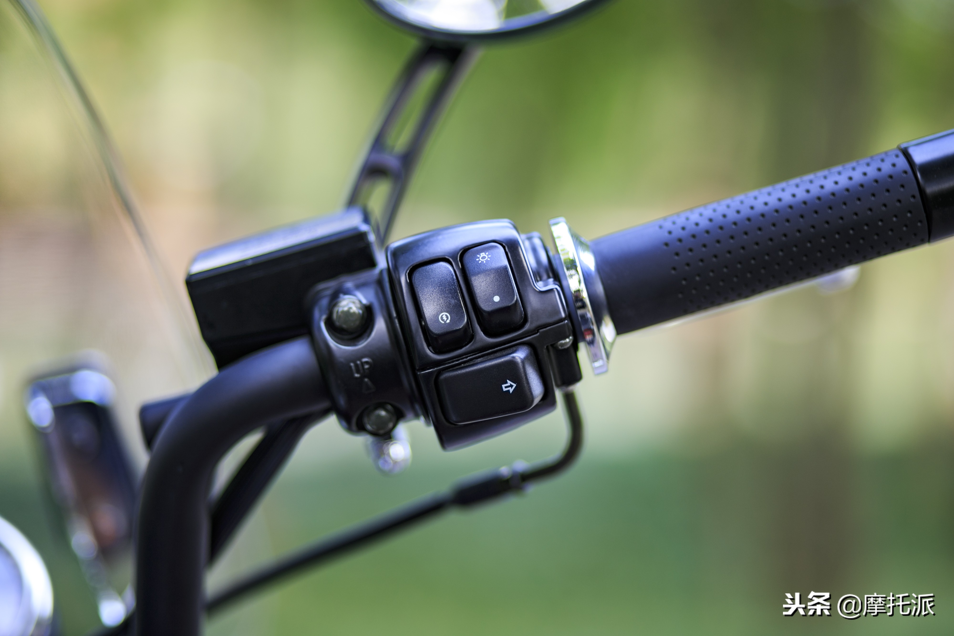 凯威极光200摩托车,钱江凯威荣光202和极光200的区别