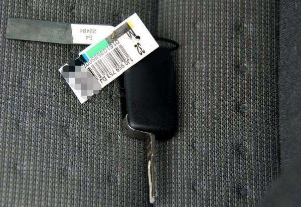 买完新车后，新手无意乱丢的小纸片，竟然值这么多钱