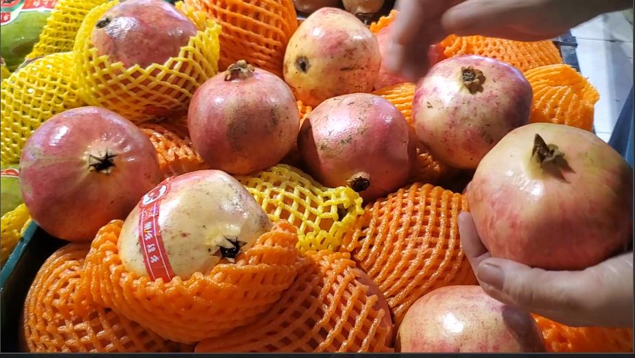 开石榴的小妙招不用刀子,开石榴的小妙招用勺子敲