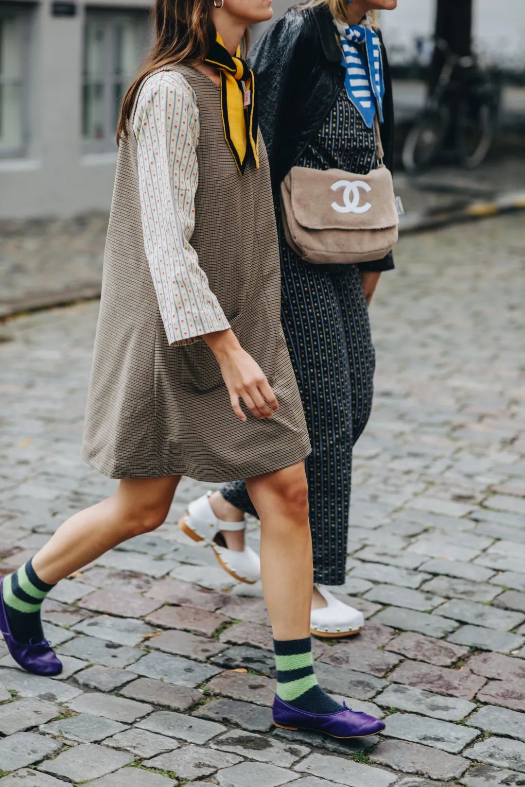 现在的袜子怎么也成了一种时尚,现在的袜子越来越时尚了