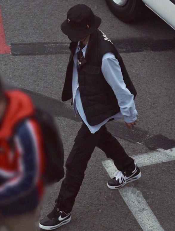 权志龙跟nike联名的鞋子,权志龙小雏菊联名鞋发售时间