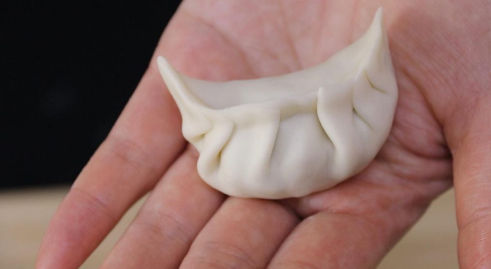 家庭版茄子馅饺子家常做法 (如何在家制作茄子馅饺子)