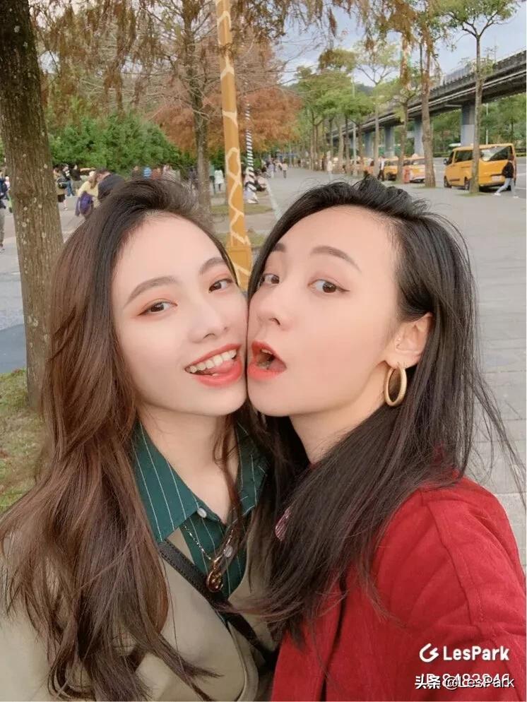 看完这对超甜LES拉拉CP,我先弯为敬