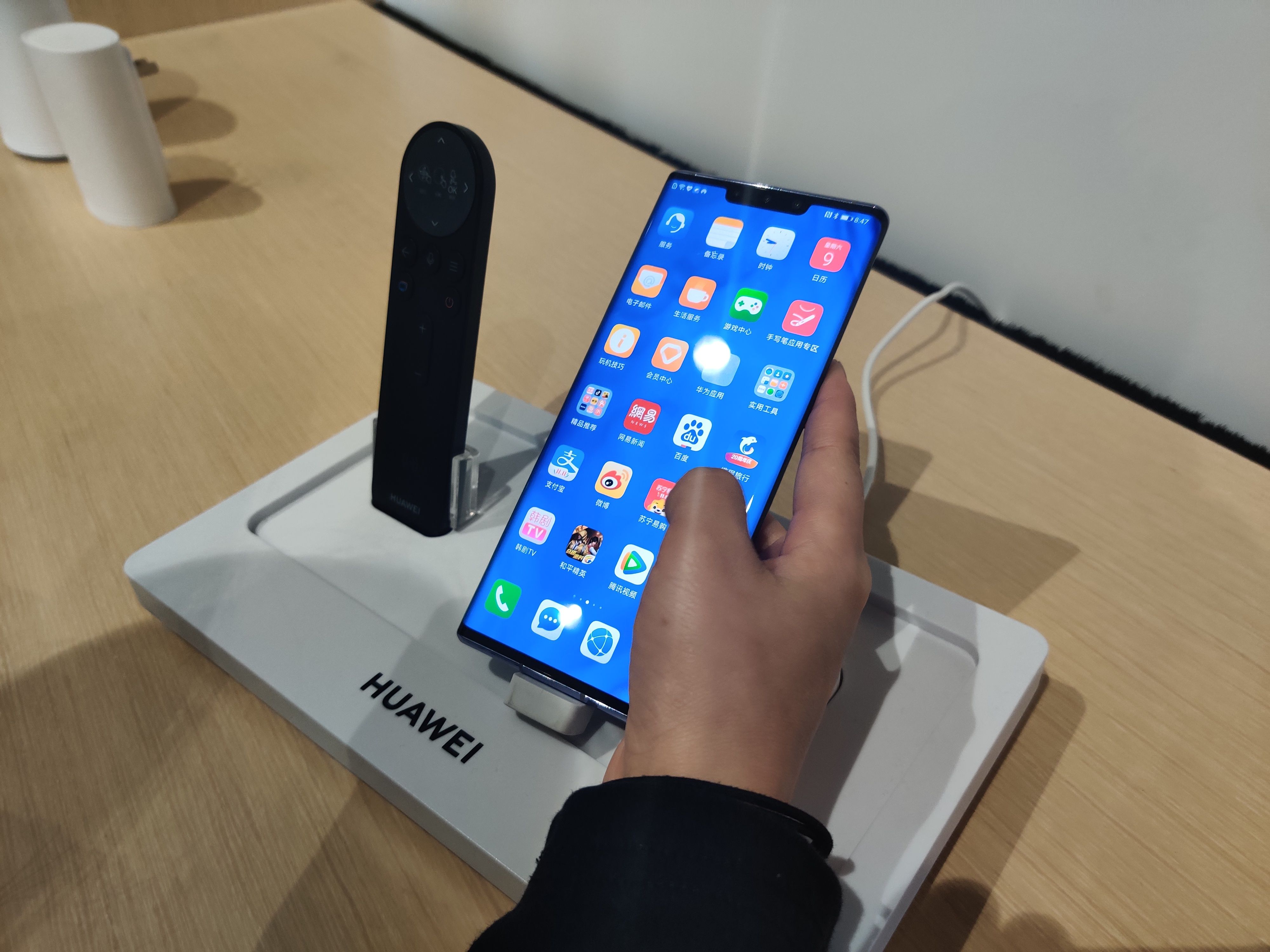 华为mate30与iphonexr,华为mate30pro和iphonexr