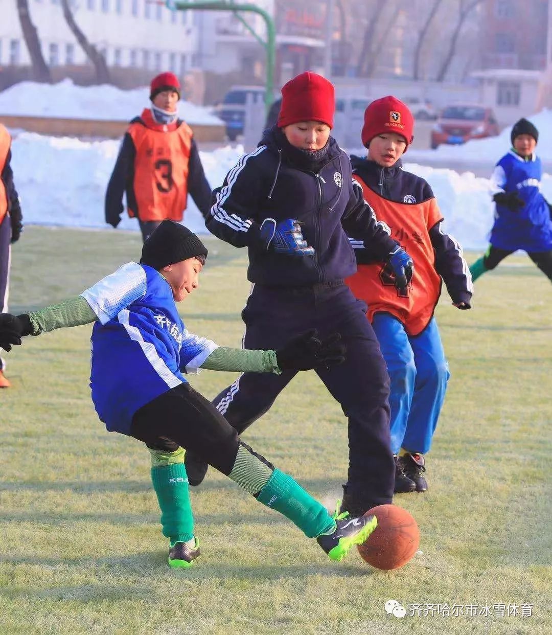 「齐齐哈尔体育」热血足球搅热冰天雪地——2019-2020年度黑龙江省青少年校园雪地足球联赛齐齐哈尔赛区开赛