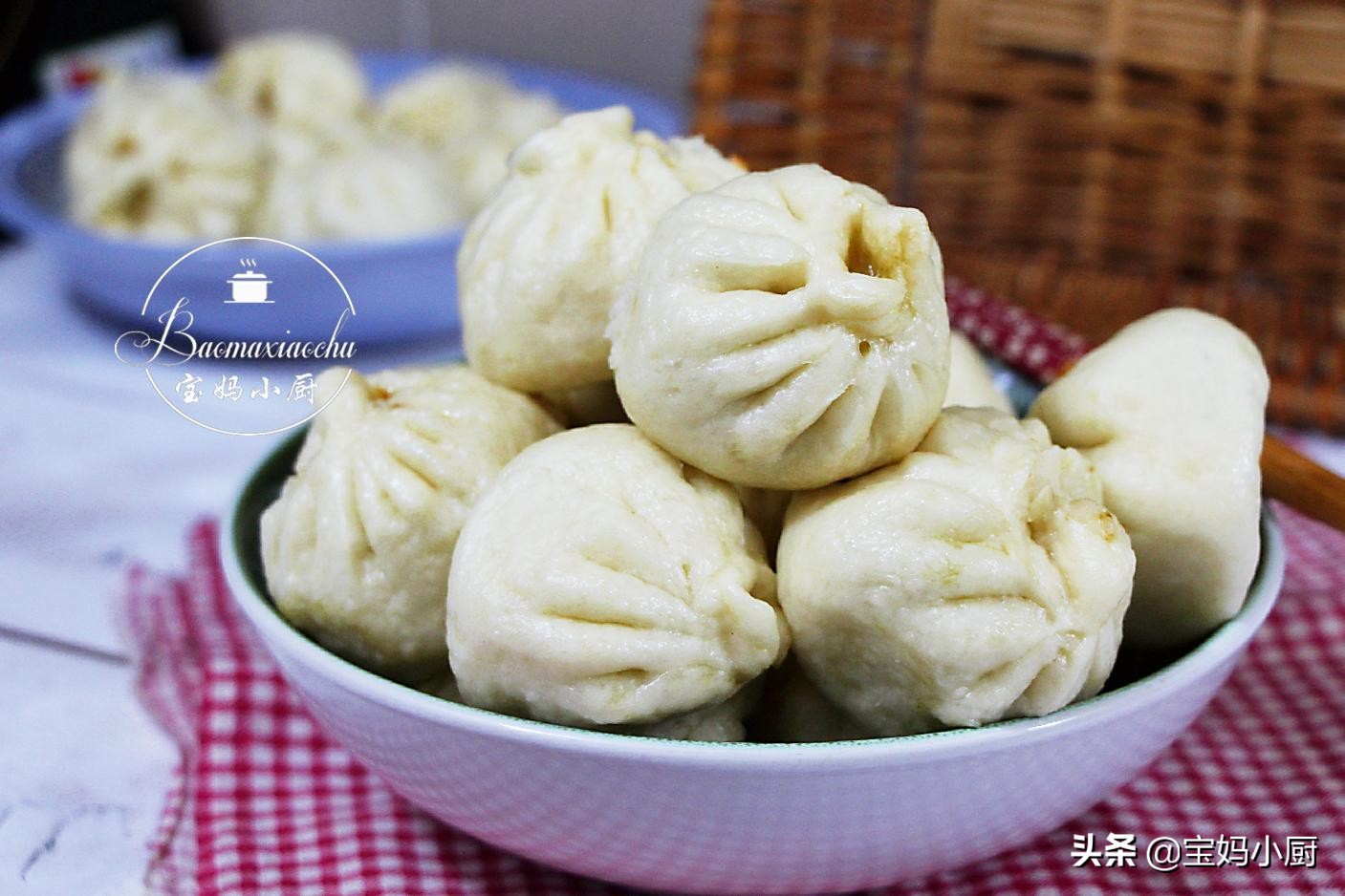 发面蒸包子怎么才能让包子软和,蒸包子不会包褶子
