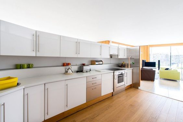 厨房吊柜和台面一样宽可以吗,厨房吊柜距离台面50公分的效果