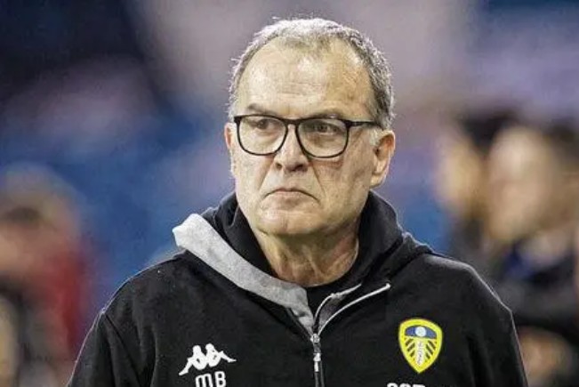 疯子贝尔萨简历,贝尔萨痴迷足球视频