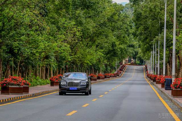 试驾劳斯莱斯曜影2020款,试驾劳斯莱斯幻影2022新款