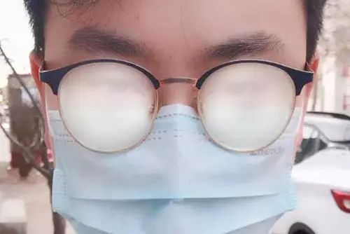 眼镜行业有多暴利,眼镜行业的深度解析