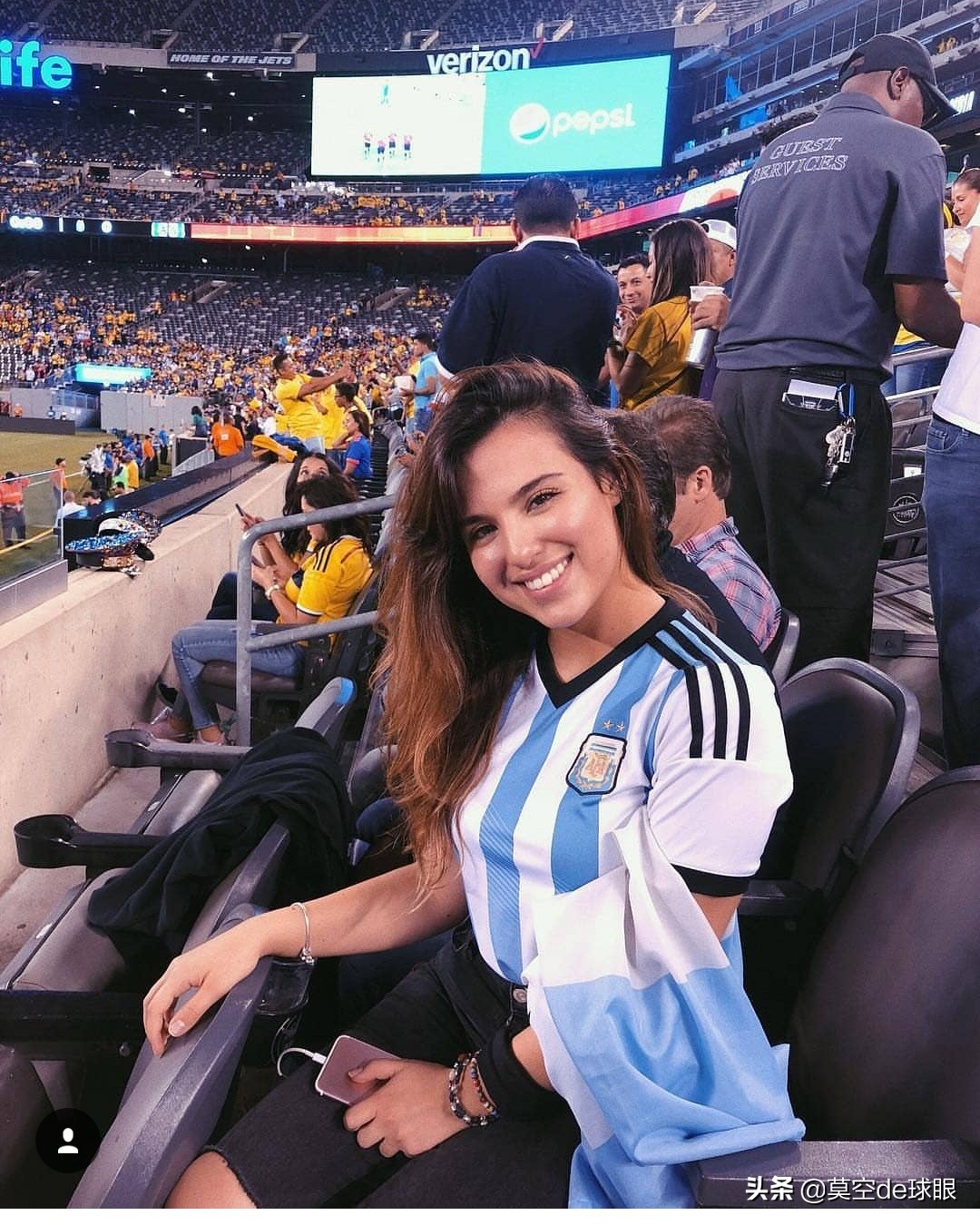 热爱足球的姐妹们最帅气,迟到的说一声,祝所有女球迷节日快乐!