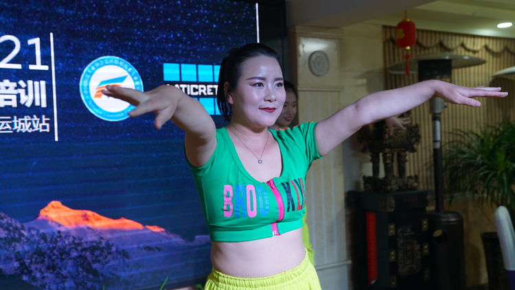 雷帝国际彩砂施工视频,雷帝国际瓷砖辅料