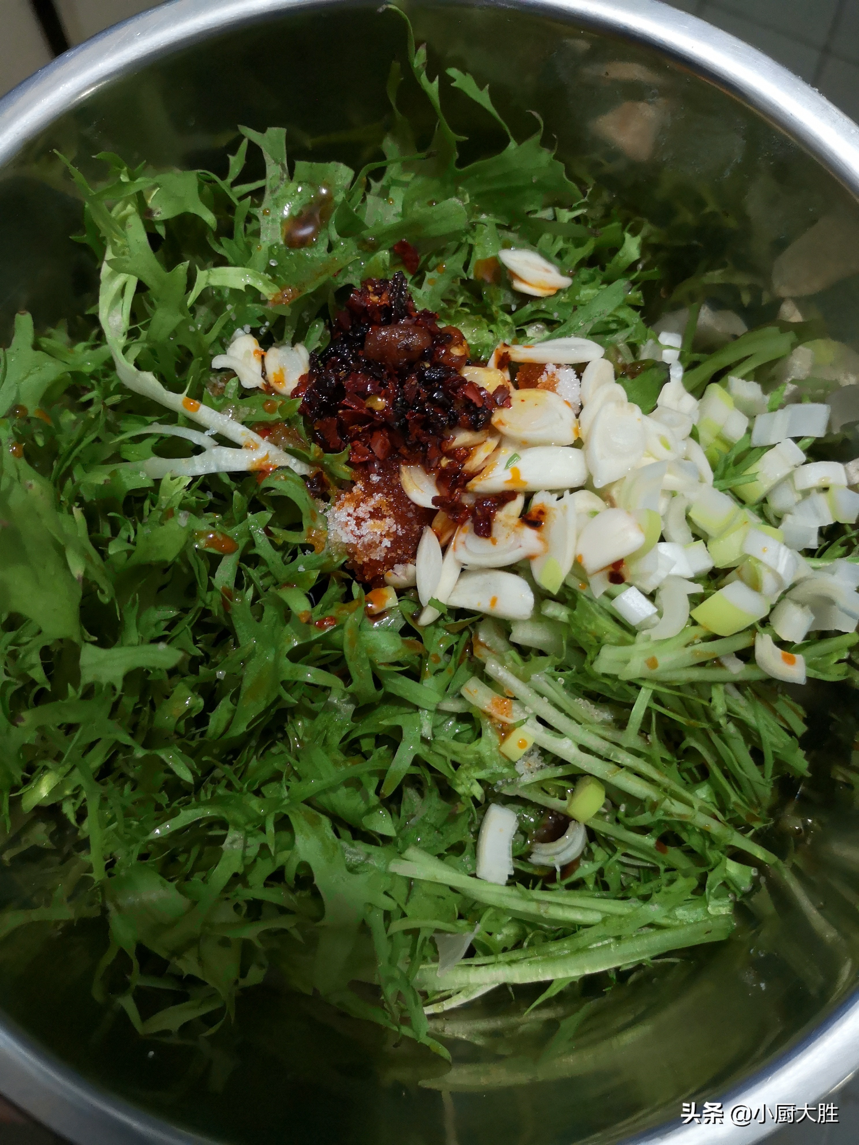 看《都挺好》太上火怎么办？来盘芥末拌苦菊压压惊！