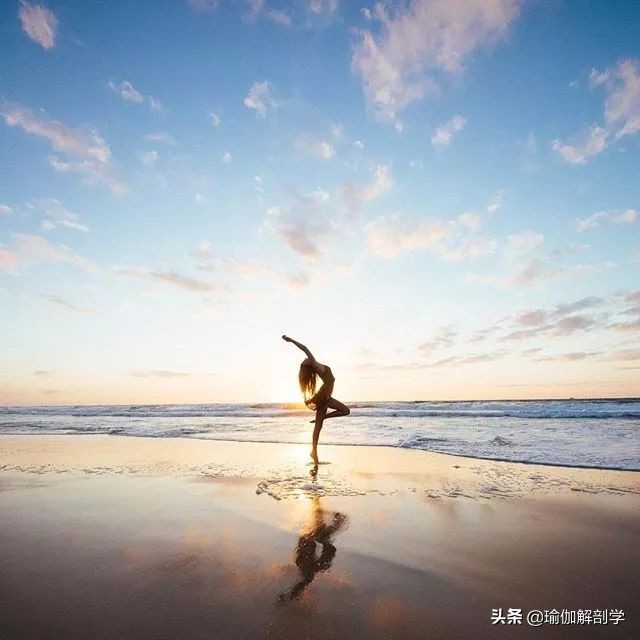 一个女孩几岁练瑜伽赚了十万 (瑜伽年入千万)