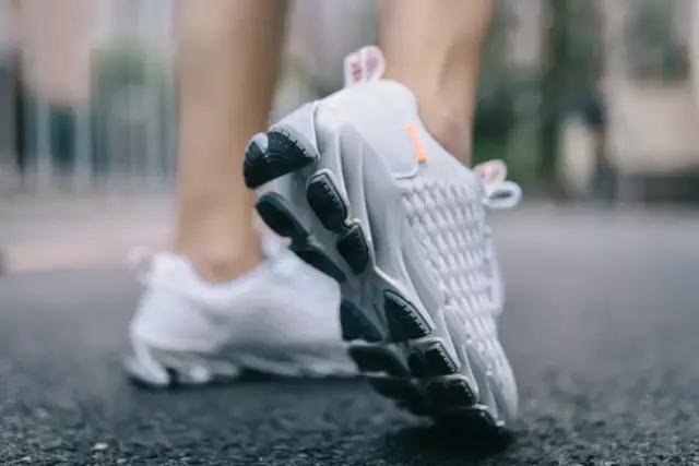 颜值与实用性兼备跑步鞋,爆发力强跑步鞋