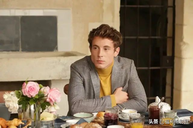 无知还是傲慢？美国土锤妞在巴黎镀金，教教法国人怎么做网红营销