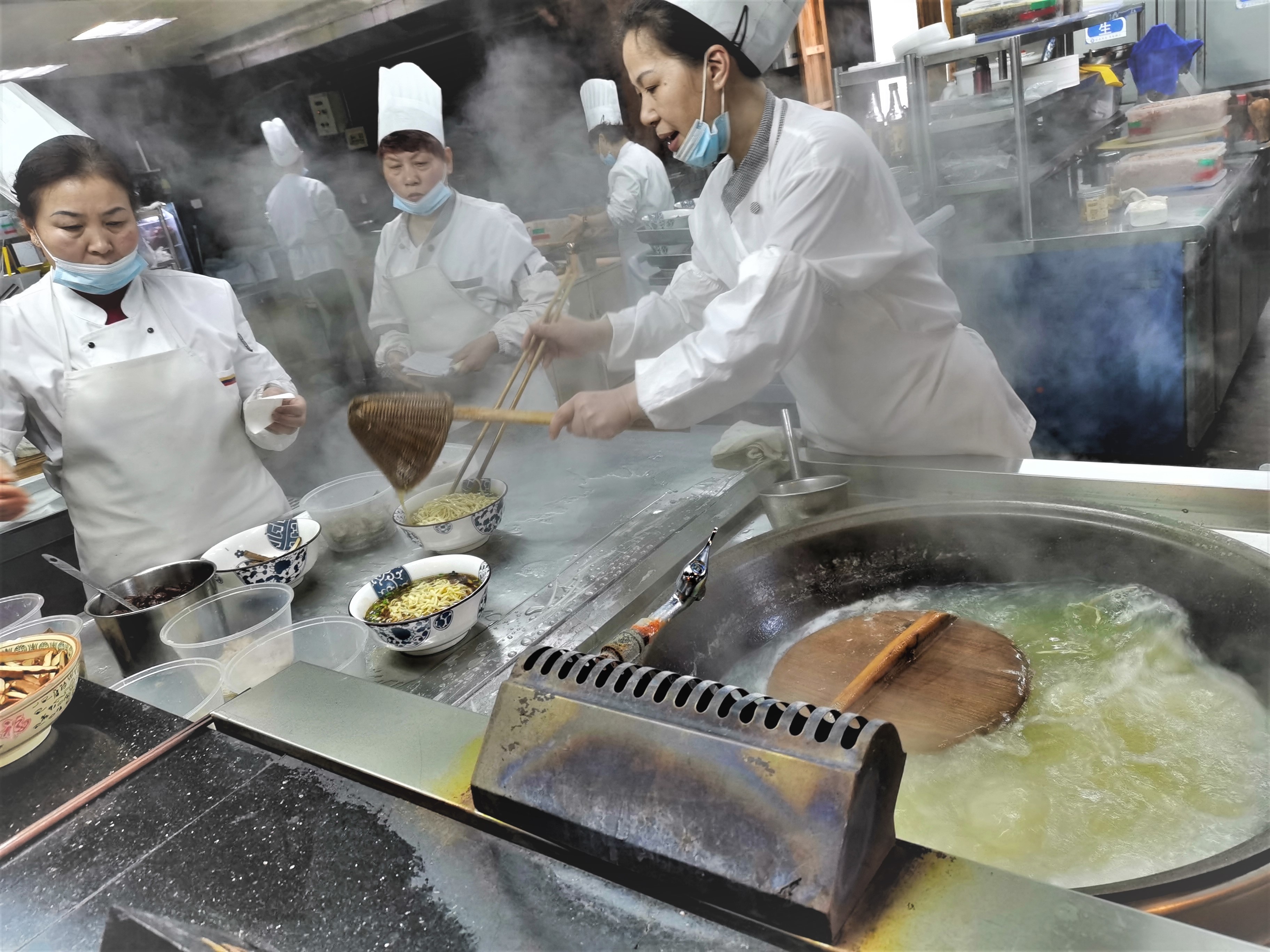 镇江三怪面做锅盖,镇江锅盖面二娘面馆