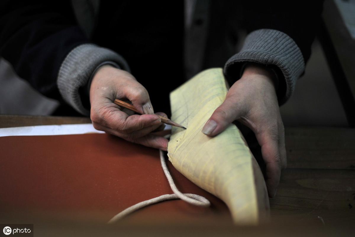 换季鞋怎么买最好看,换季鞋子搭配技巧