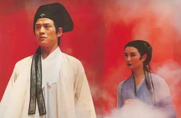 豆瓣8.5分，再看徐克的《青蛇》才明白，故事里许仙从未负白素贞