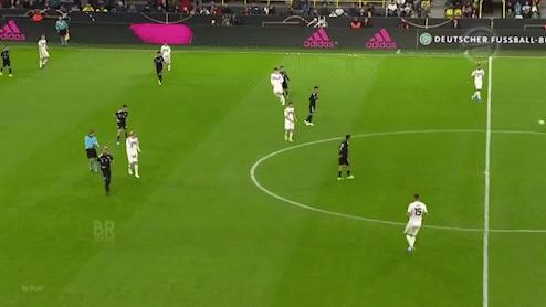 新晋德国国脚中卫科赫，弗莱堡后防线上的罗宾侠