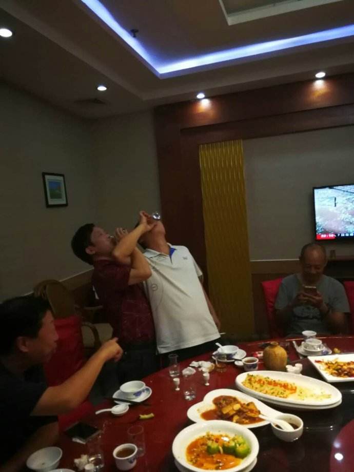 醉酒25天昏迷不醒后果,38岁男子喝酒昏迷抢救结果