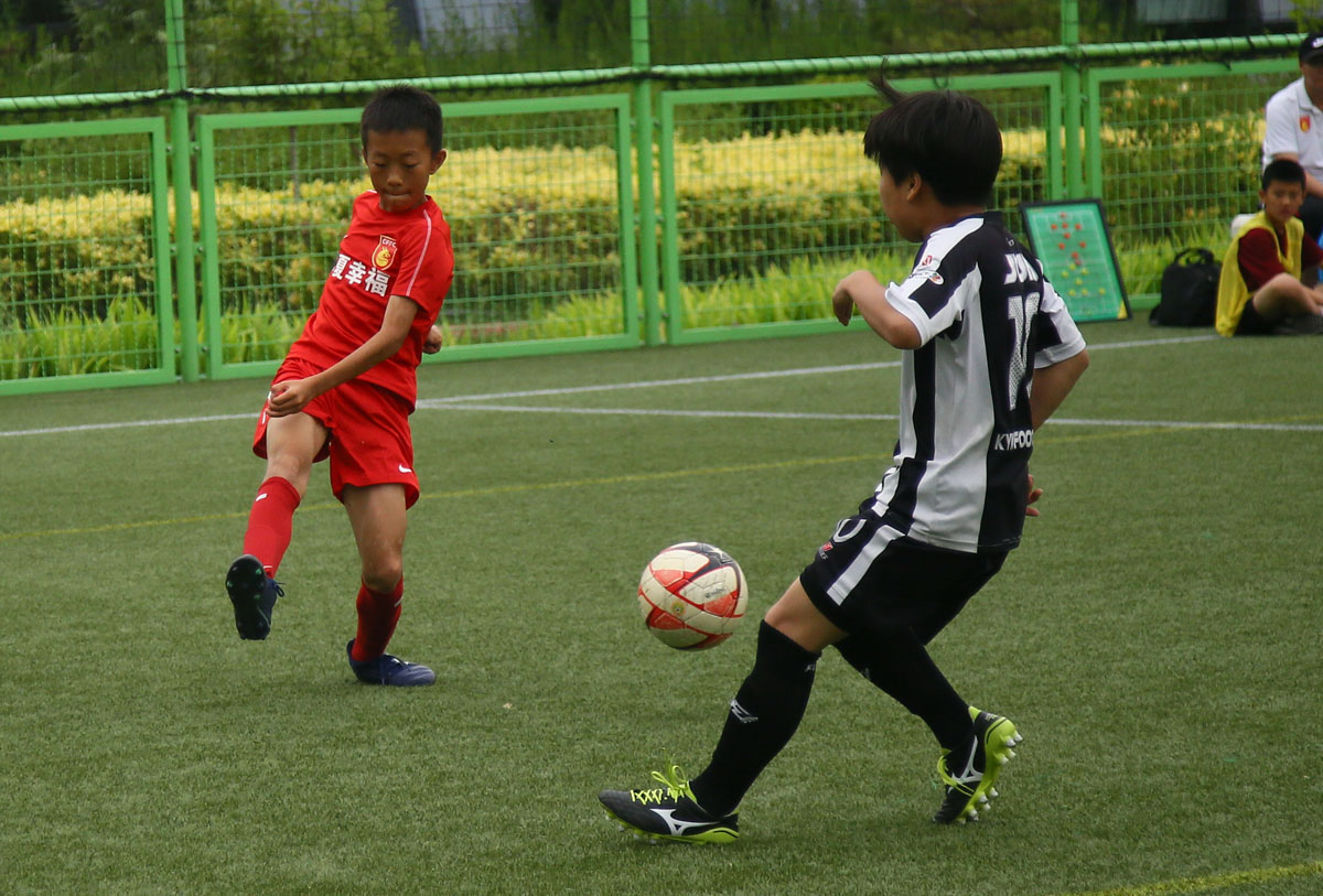 中韩国际青少年足球交流训练营,中韩足球青训比赛