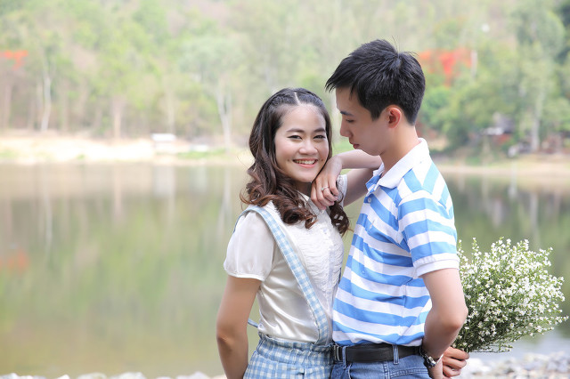 女生生理期肚疼该怎么办,女人生理期腰酸肚疼