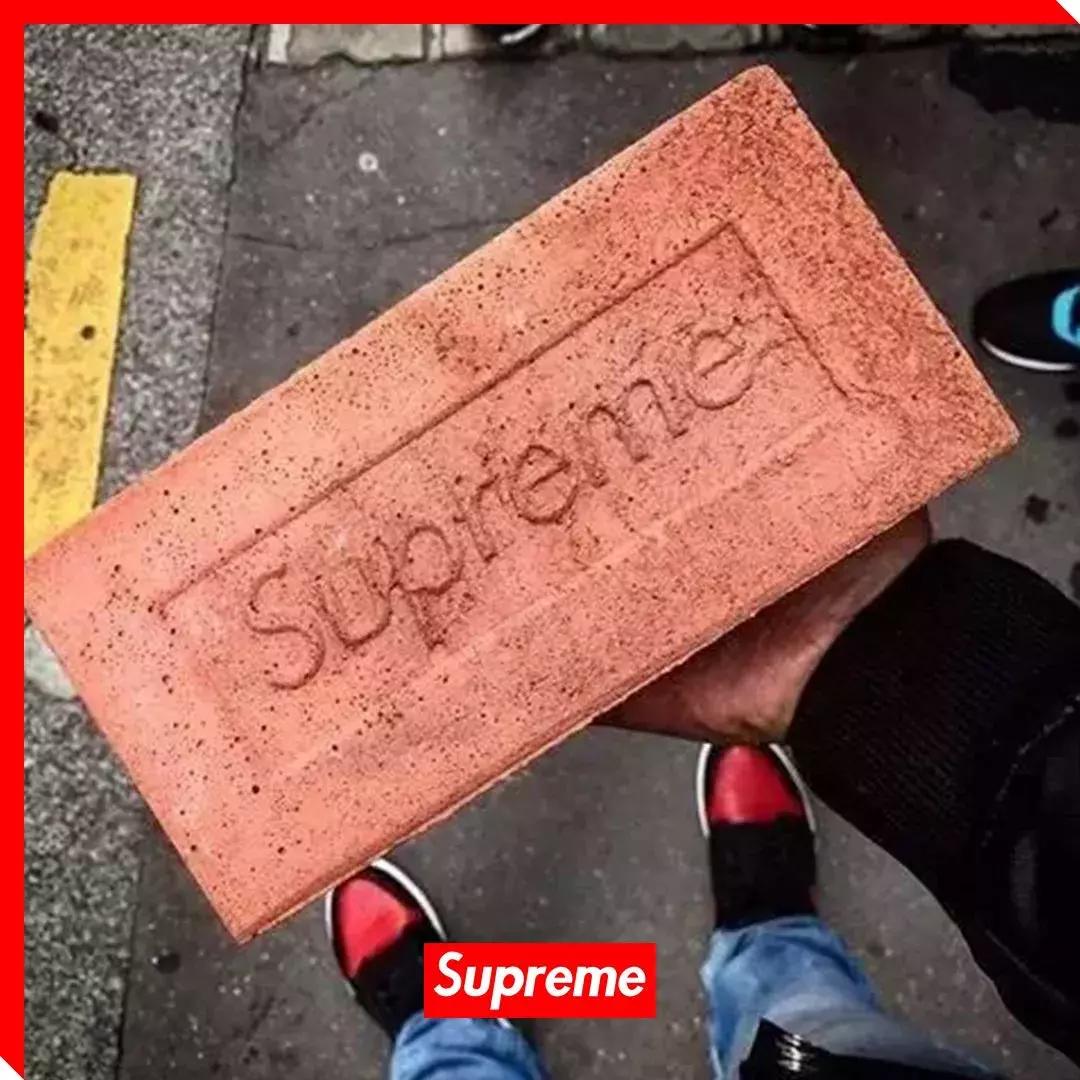 一份报纸200块，一块板砖卖6000？Supreme凭什么这么火？