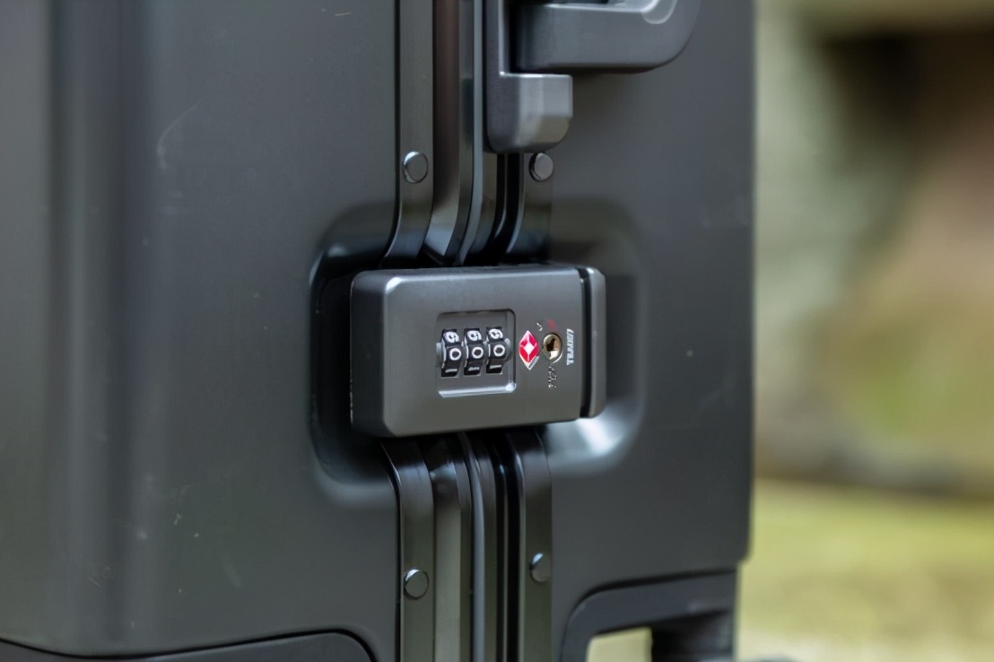 20寸登机箱地平线8号,最好的行李箱品牌推荐地平线8号