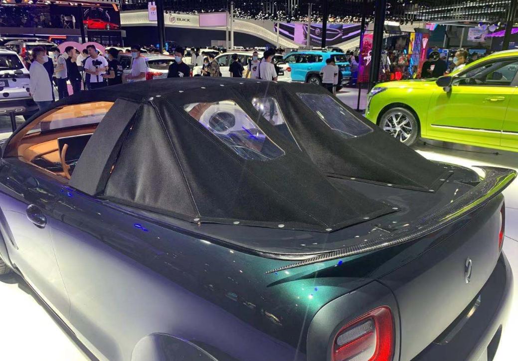 無限版飞度、好猫“如虎”，广州车展新车展台上的改装车也精彩