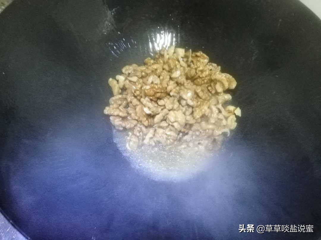 香油炒核桃仁治咳嗽吗,核桃和它一炒3天止咳秒杀止咳药