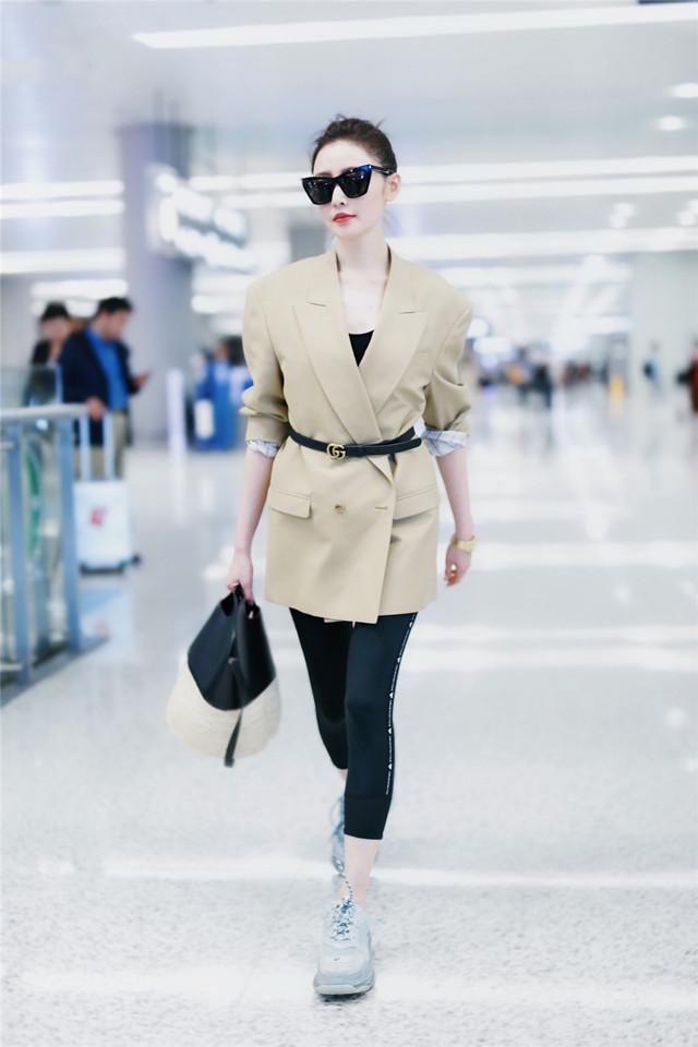 秋冬穿得温暖又时髦全靠这件单品,明星同款平价显瘦秋冬衣服